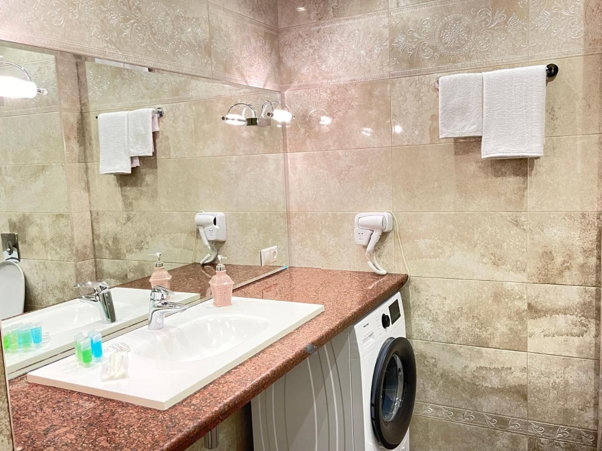 Apartment In Downtown "Rustaveli Residence" Tbilisi Esterno foto