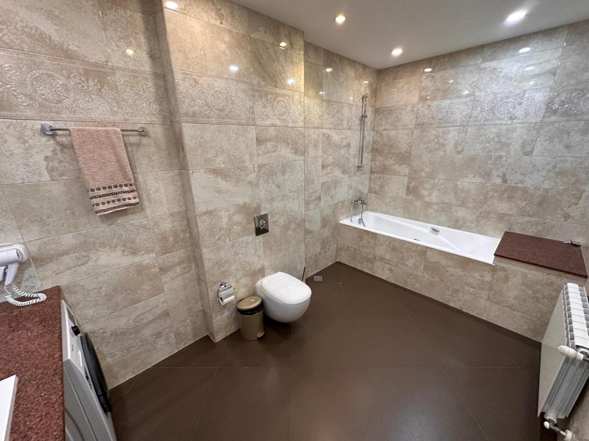 Apartment In Downtown "Rustaveli Residence" Tbilisi Esterno foto