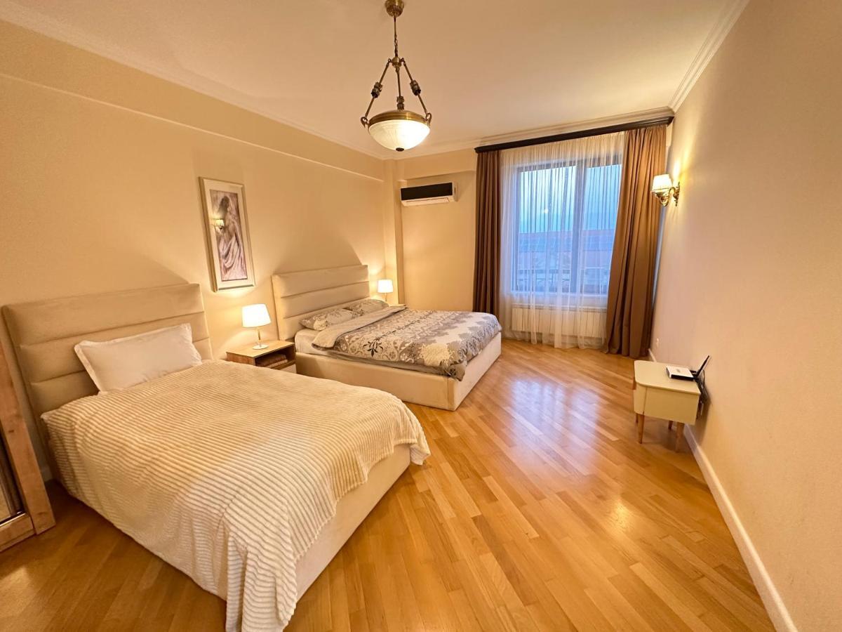 Apartment In Downtown "Rustaveli Residence" Tbilisi Esterno foto